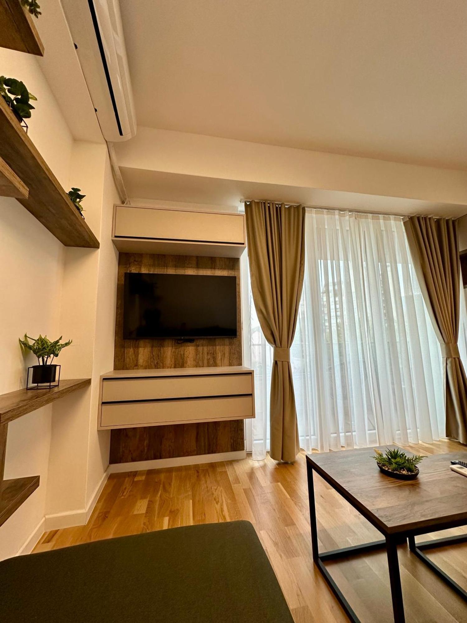 Downtown Riverside Apartments Скоп'є Екстер'єр фото
