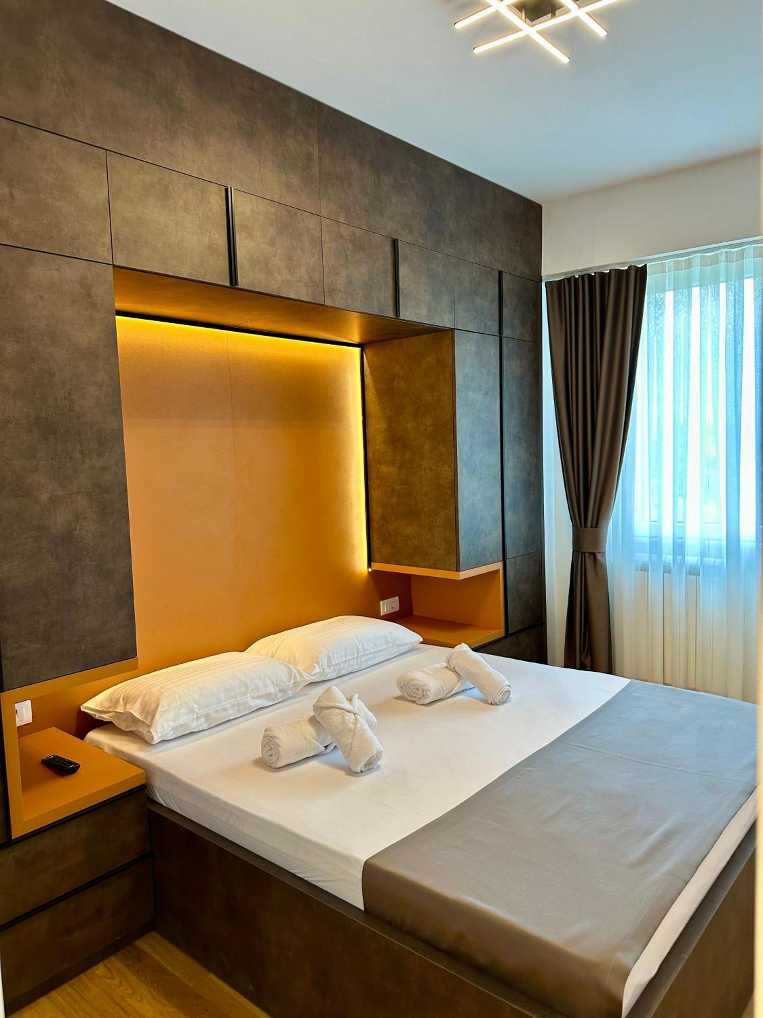 Downtown Riverside Apartments Скоп'є Екстер'єр фото