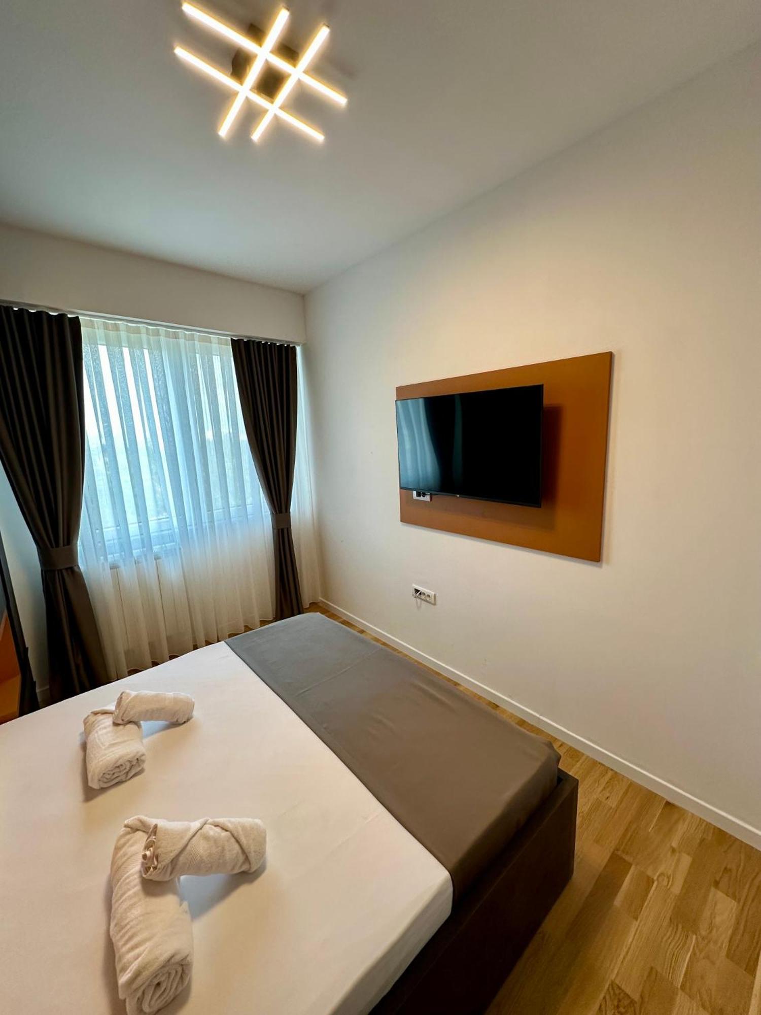 Downtown Riverside Apartments Скоп'є Екстер'єр фото