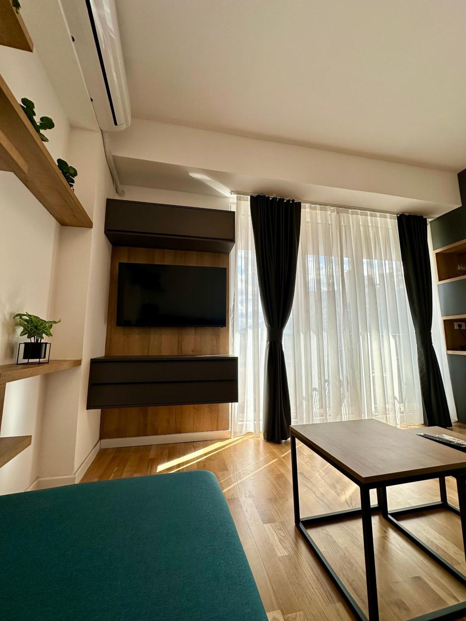 Downtown Riverside Apartments Скоп'є Екстер'єр фото