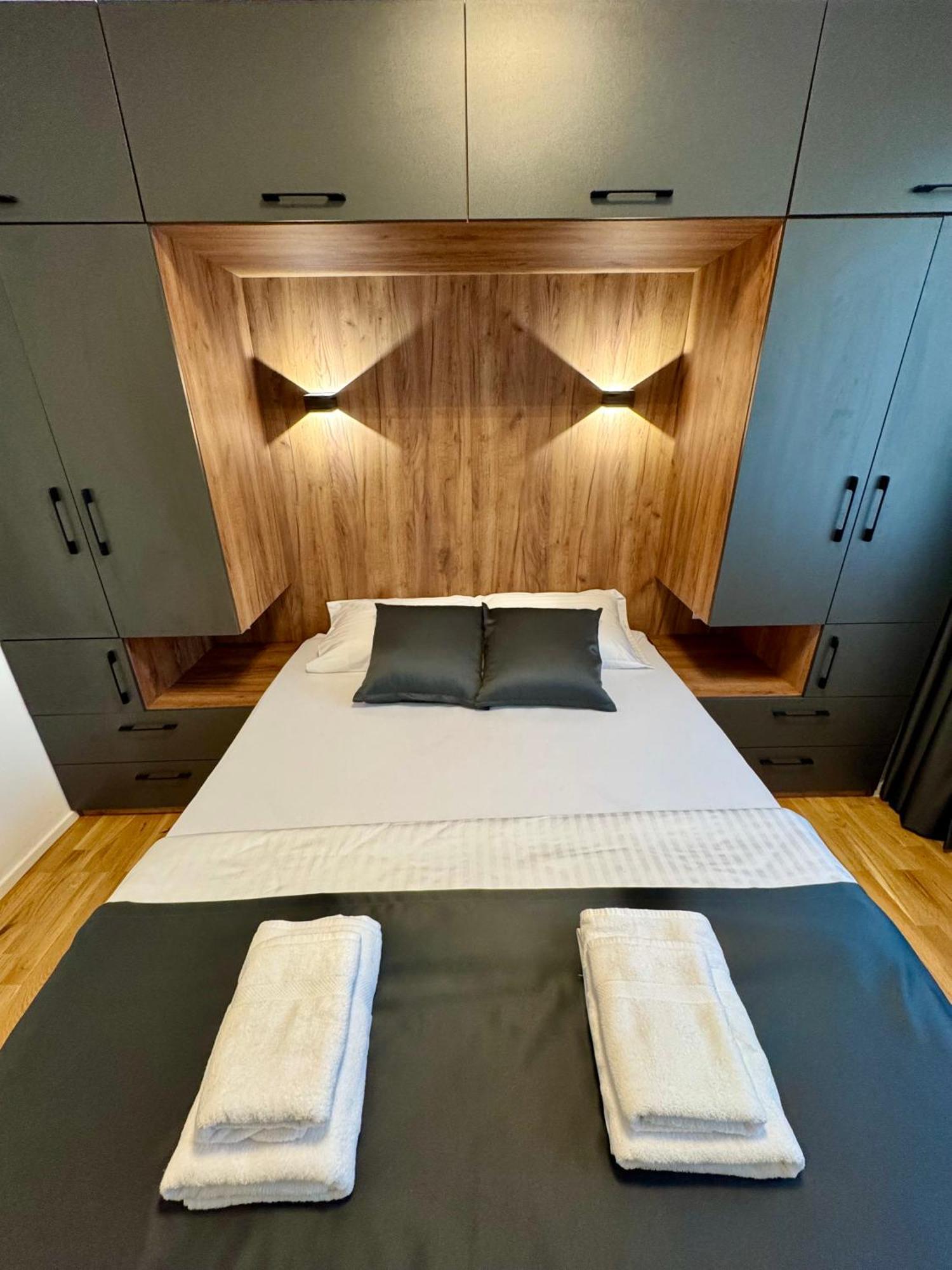 Downtown Riverside Apartments Скоп'є Екстер'єр фото