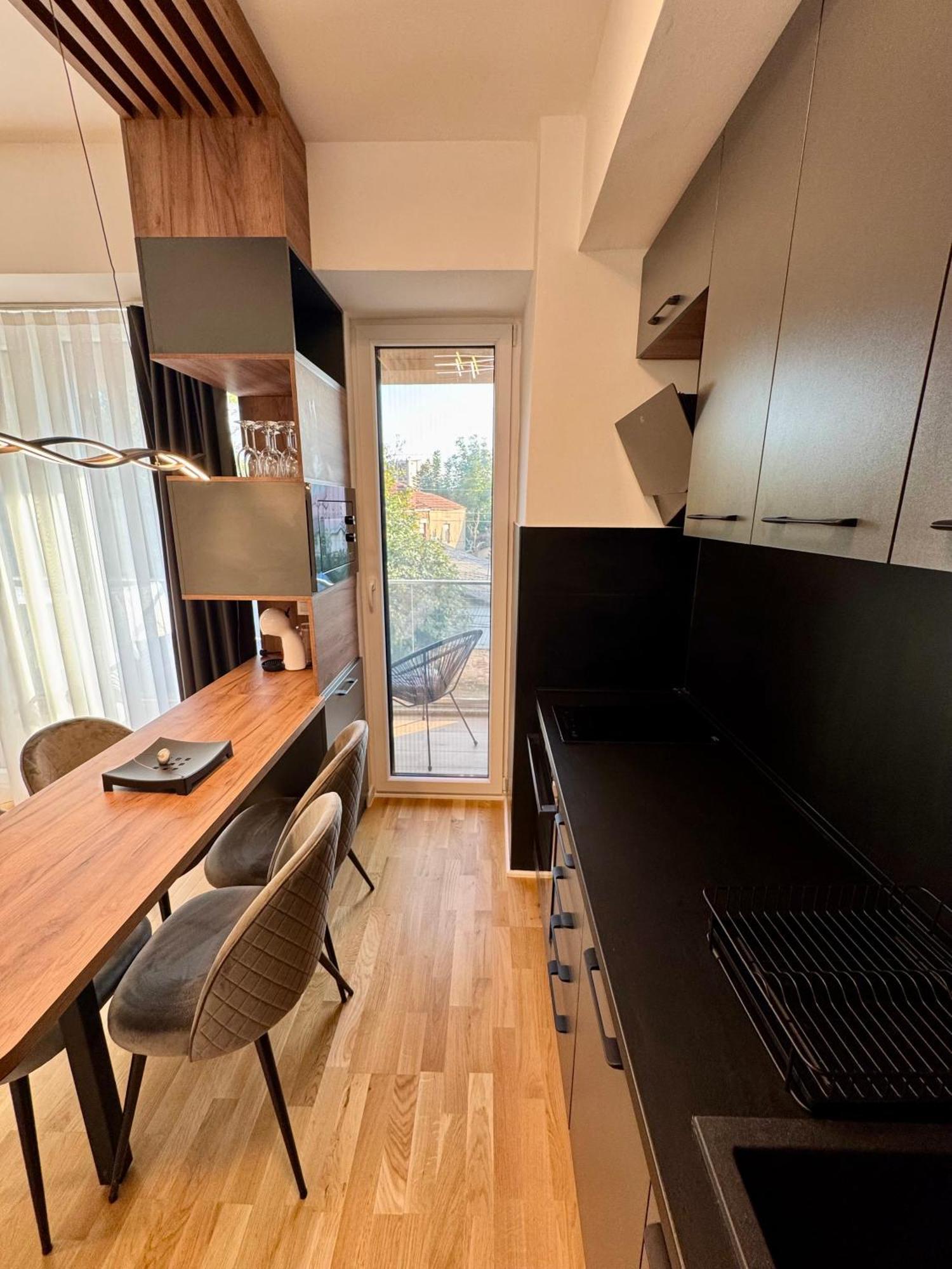 Downtown Riverside Apartments Скоп'є Екстер'єр фото