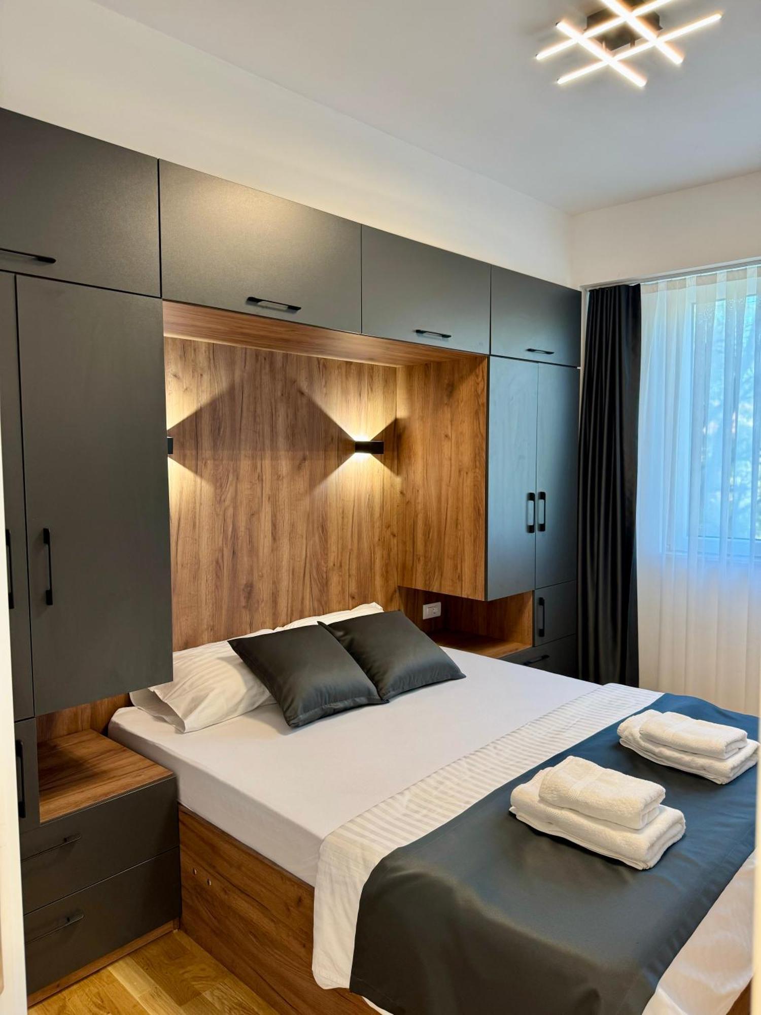 Downtown Riverside Apartments Скоп'є Екстер'єр фото