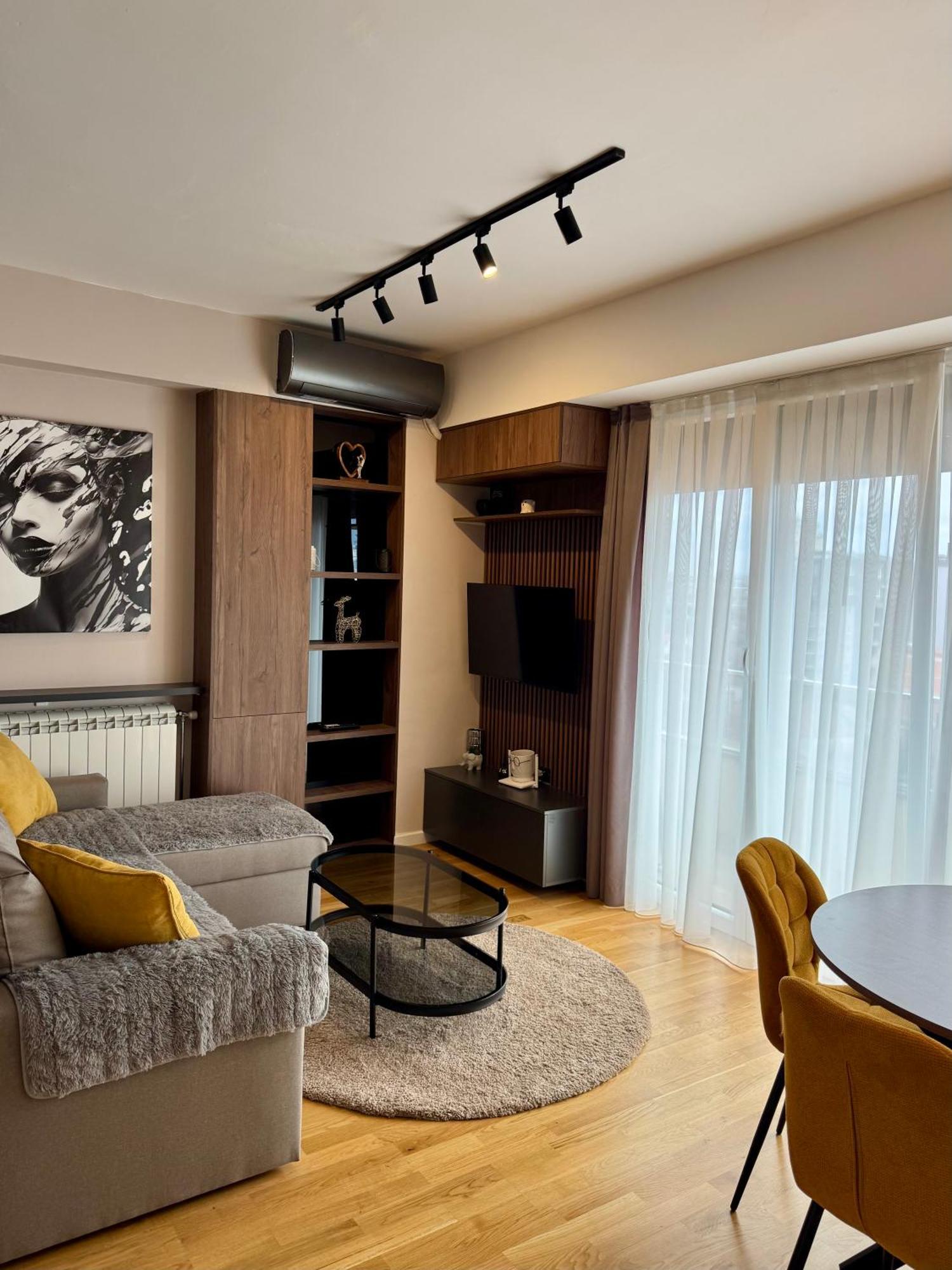 Downtown Riverside Apartments Скоп'є Екстер'єр фото