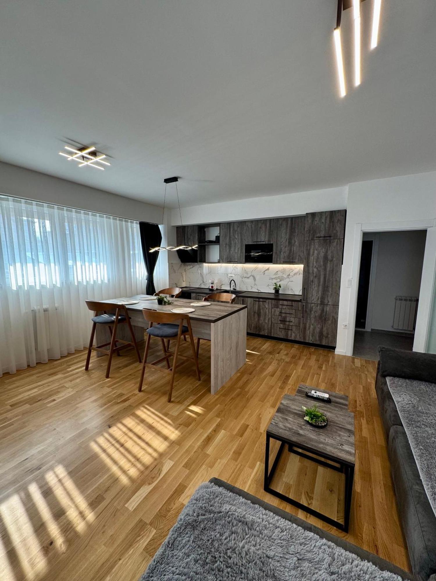 Downtown Riverside Apartments Скоп'є Екстер'єр фото