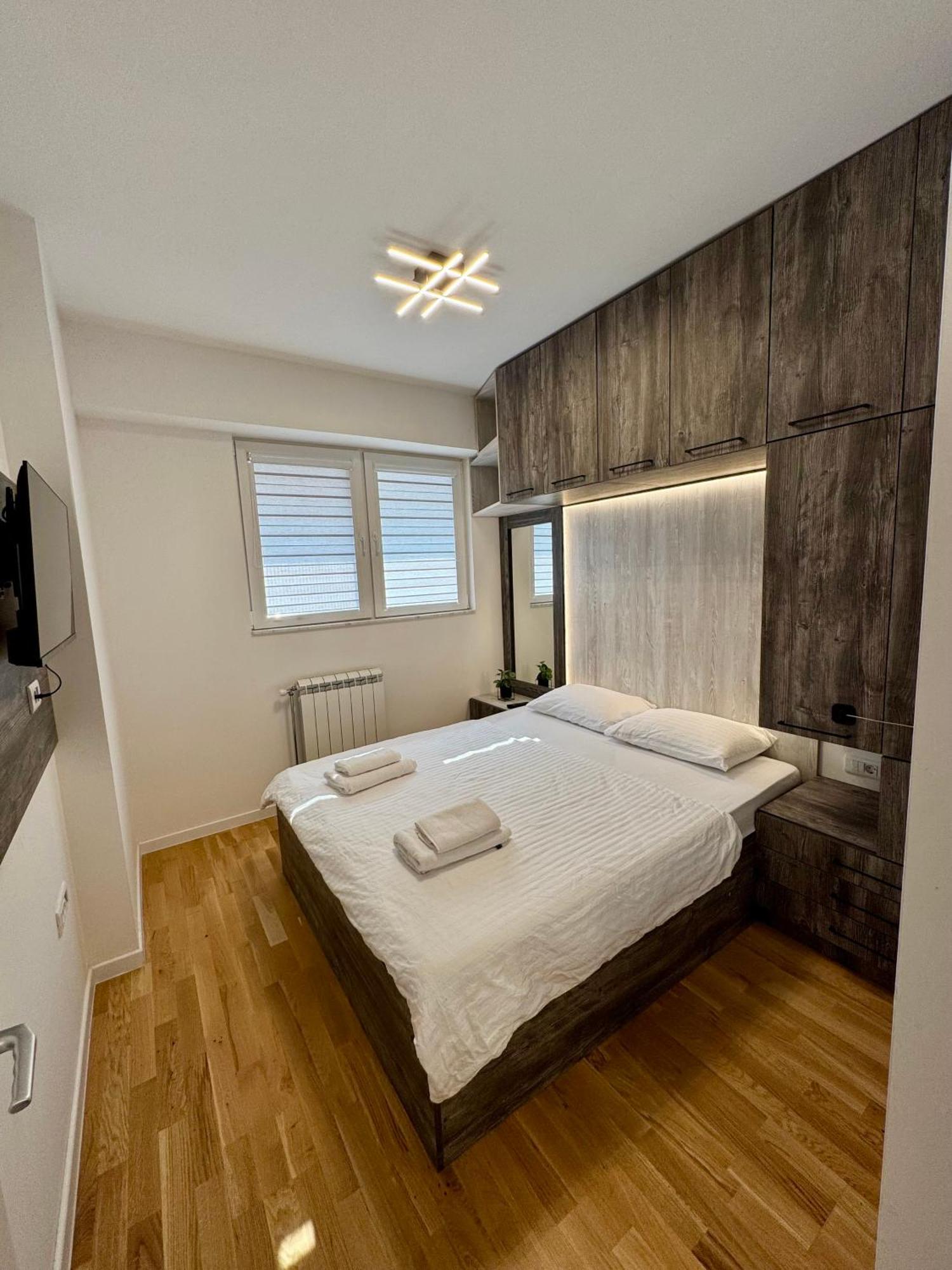 Downtown Riverside Apartments Скоп'є Екстер'єр фото