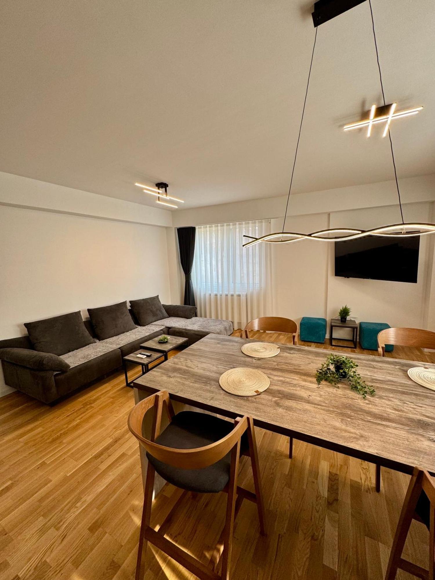Downtown Riverside Apartments Скоп'є Екстер'єр фото