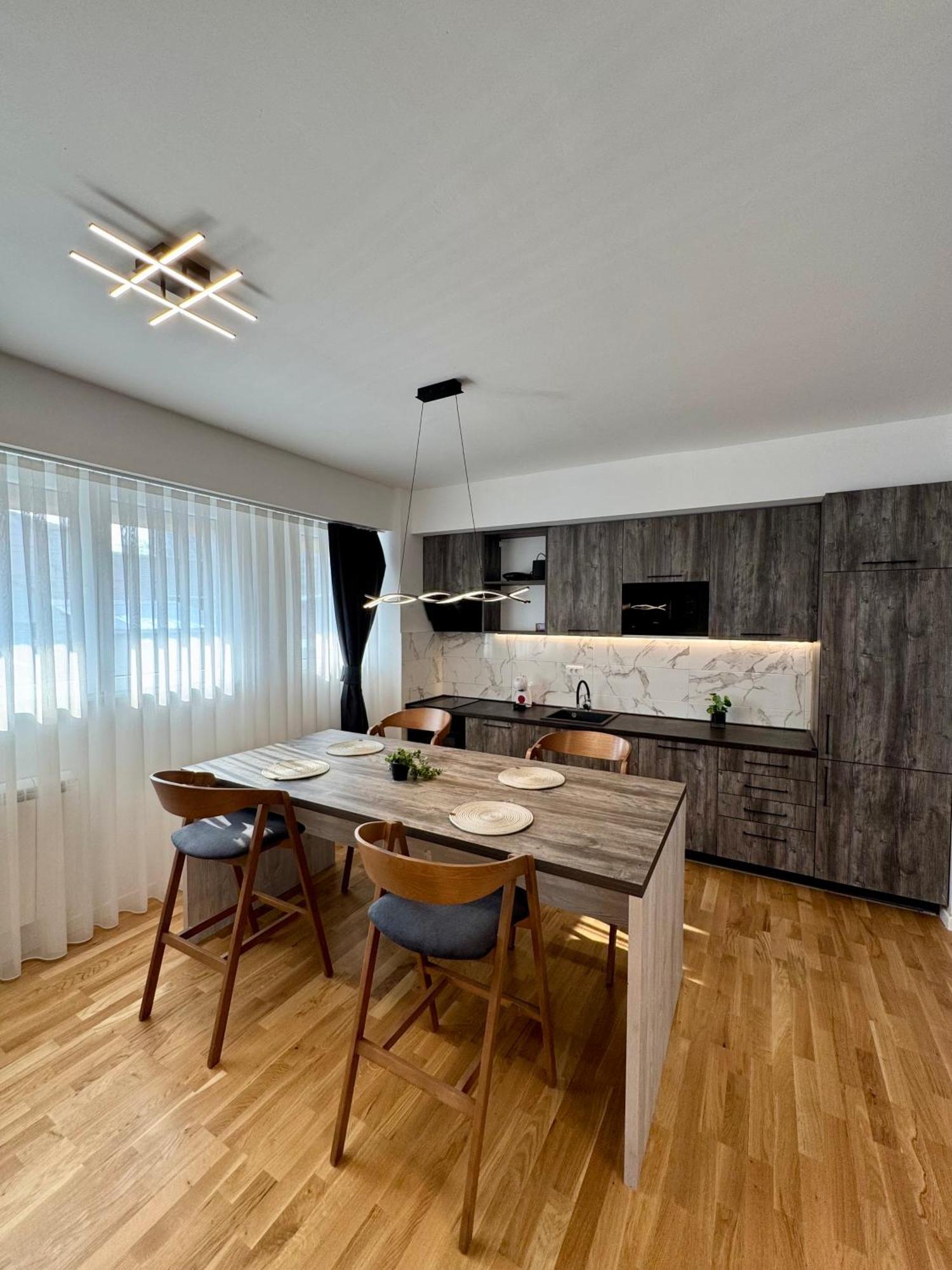 Downtown Riverside Apartments Скоп'є Екстер'єр фото